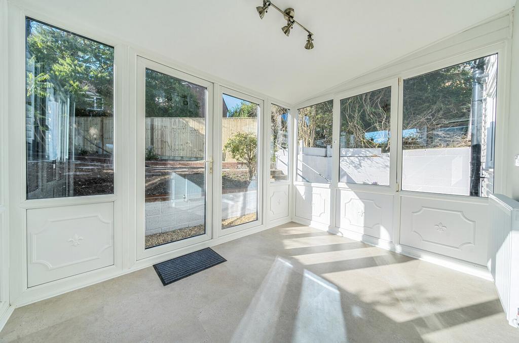 1361272-16-68dbe7...