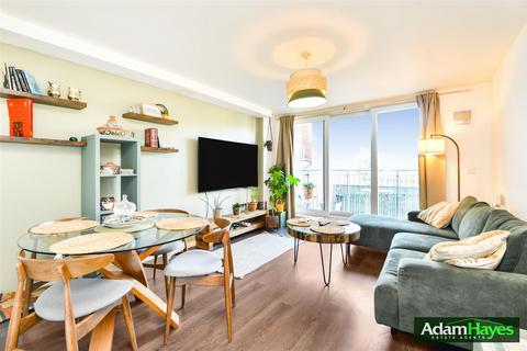 1 bedroom apartment for sale, Lankaster Gardens, London N2