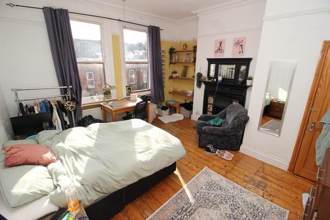 8 bedroom terraced house to rent, Regent Park Terrace, Leeds LS6