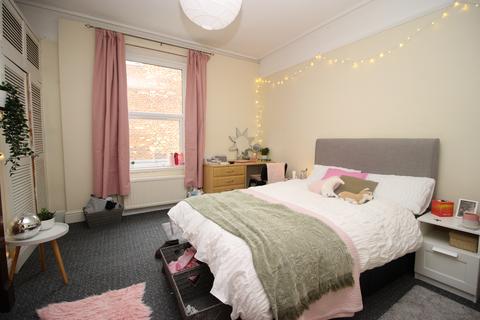 8 bedroom terraced house to rent, Kensington Terrace, Leeds LS6