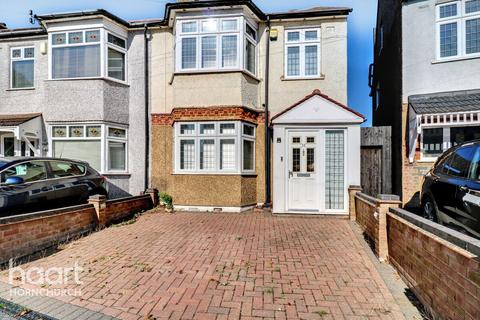 4 bedroom end of terrace house for sale, Strathmore Gardens, Hornchurch