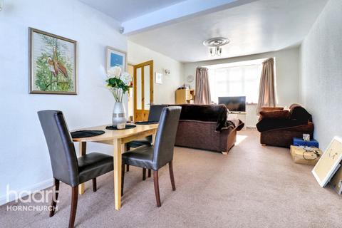 4 bedroom end of terrace house for sale, Strathmore Gardens, Hornchurch