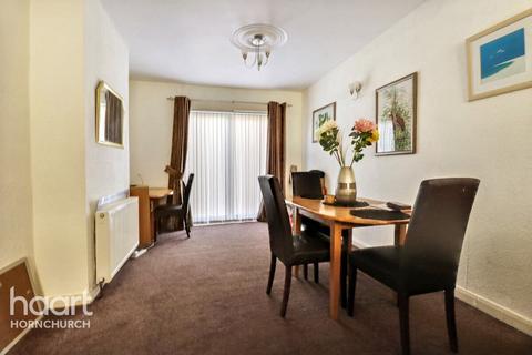 4 bedroom end of terrace house for sale, Strathmore Gardens, Hornchurch