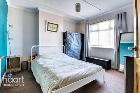 undefined, Strathmore Gardens, Hornchurch