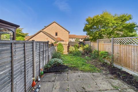 undefined, Stonebanks, Walton-On-Thames