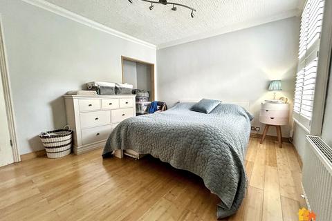2 bedroom semi-detached house for sale, Bois Moor Road, Chesham, HP5