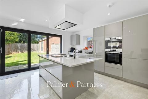 4 bedroom detached house for sale, Finch Way, Colchester, Essex, CO4