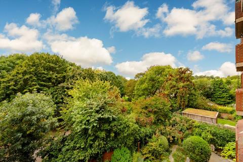 2 bedroom flat for sale, Lissenden Gardens, London NW5