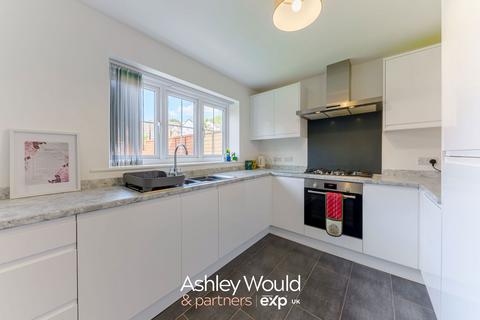 3 bedroom semi-detached house for sale, Farmhouse Close, Cradley Heath B64
