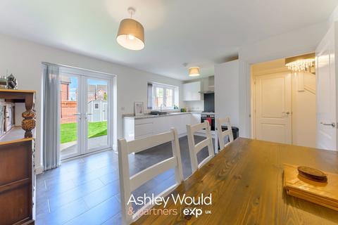 3 bedroom semi-detached house for sale, Farmhouse Close, Cradley Heath B64