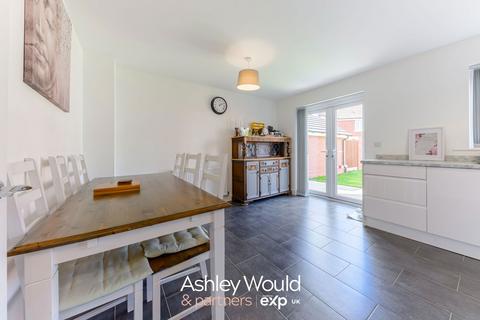 3 bedroom semi-detached house for sale, Farmhouse Close, Cradley Heath B64
