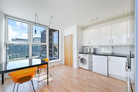 2 bedroom apartment to rent, Bartlett Mews, London, E14