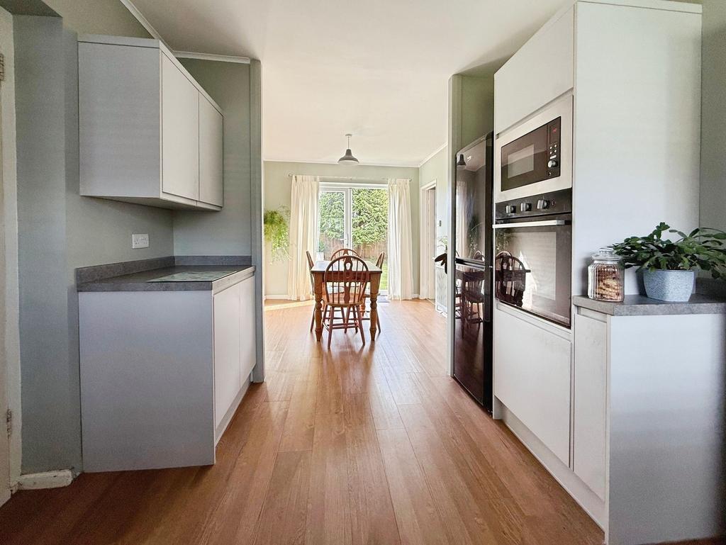 Kitchen & Dining Area