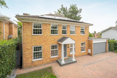 2 Brudenell, Windsor, SL4 4UR