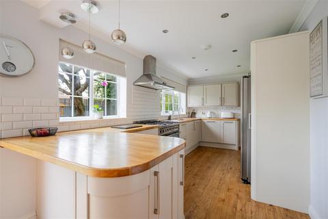 2 Brudenell, Windsor, SL4 4UR