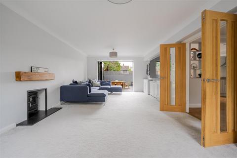 2 Brudenell, Windsor, SL4 4UR