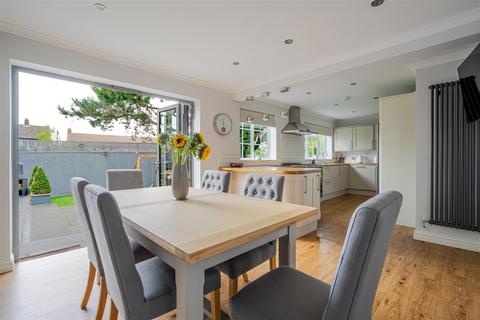 2 Brudenell, Windsor, SL4 4UR