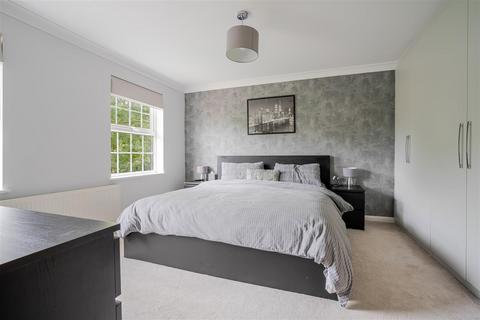 2 Brudenell, Windsor, SL4 4UR