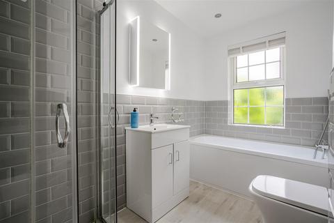 2 Brudenell, Windsor, SL4 4UR
