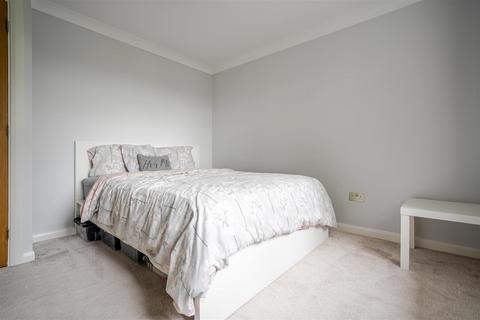 2 Brudenell, Windsor, SL4 4UR
