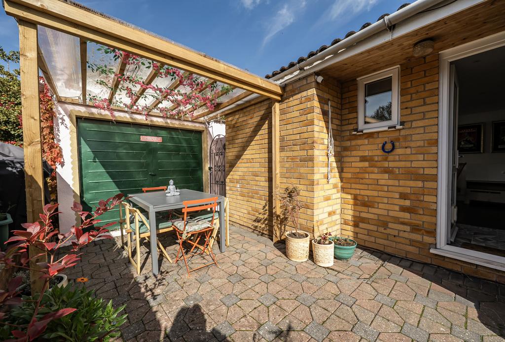 Driveway/Garage