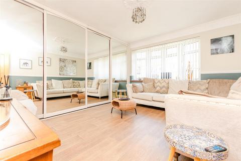 5 bedroom chalet for sale, Marling Way, Gravesend, Kent