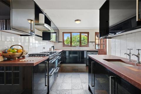 4 bedroom detached house for sale, Summerdale, Billericay, CM12