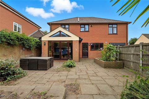 4 bedroom detached house for sale, Summerdale, Billericay, CM12