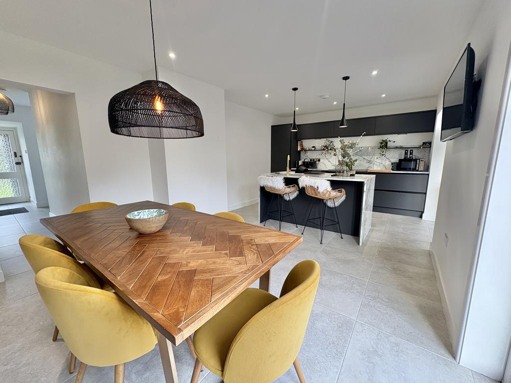 Kitchen / Dining Room