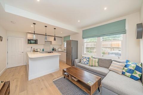 2 bedroom maisonette for sale, Bedford Hill, London SW12