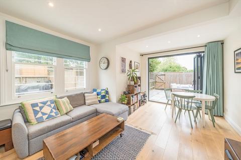 2 bedroom maisonette for sale, Bedford Hill, London SW12