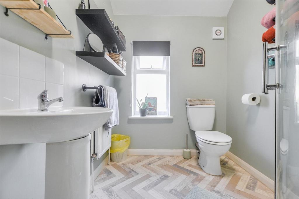 Bathroom 2.jpeg