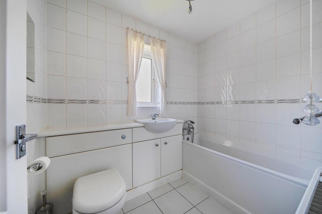 Bathroom 2.jpg