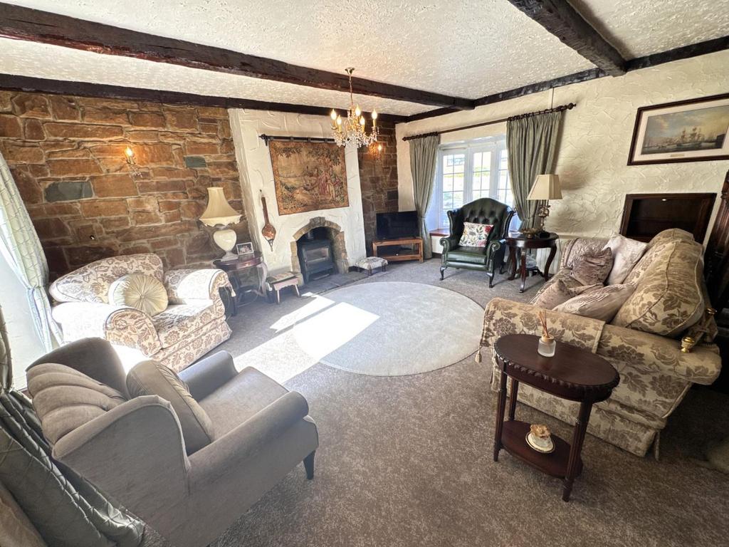 LOUNGE &amp; DINING ROOM