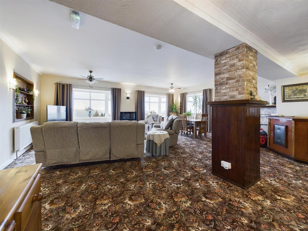 CAM03055 G0-PR0180-STILL018.jpg