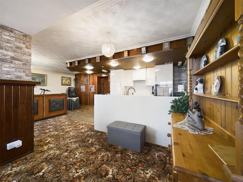 CAM03055 G0-PR0180-STILL019.jpg