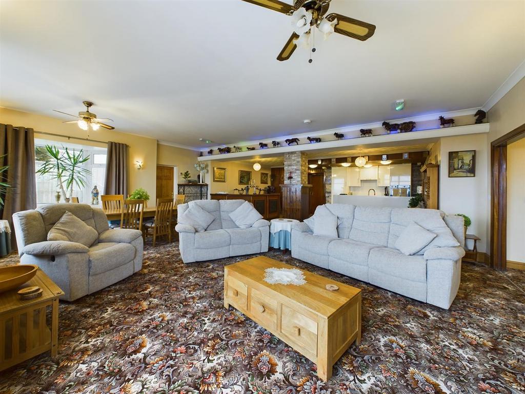 CAM03055 G0-PR0180-STILL010.jpg