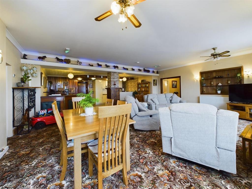 CAM03055 G0-PR0180-STILL012.jpg