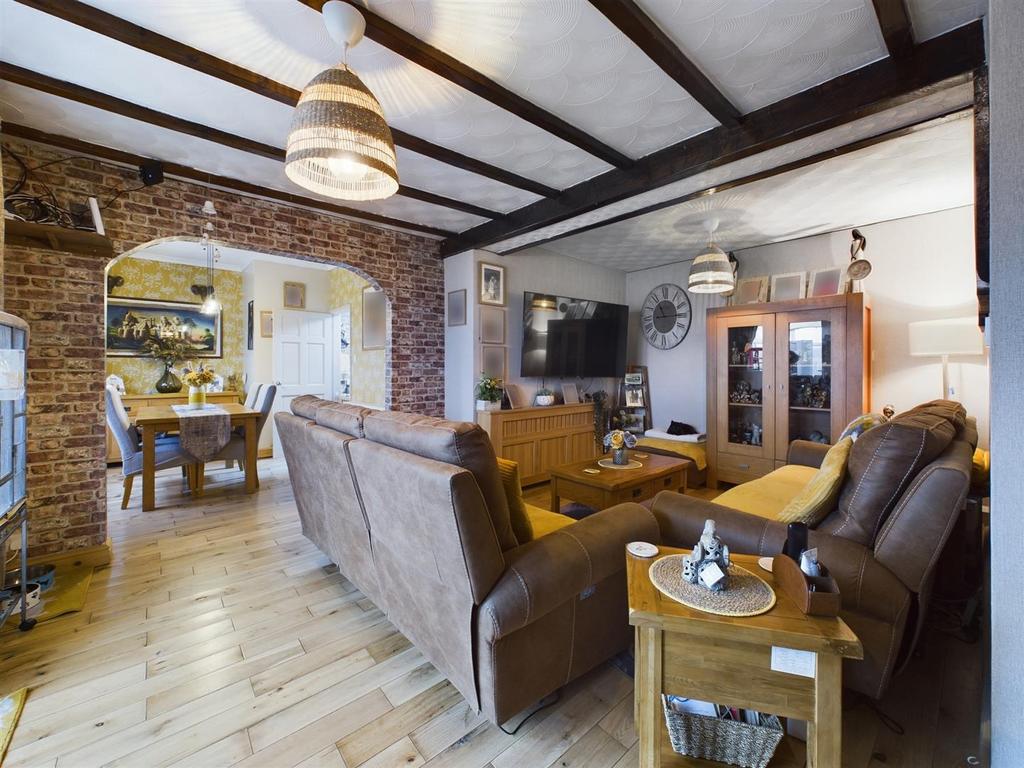 CAM03055 G0-PR0180-STILL027.jpg