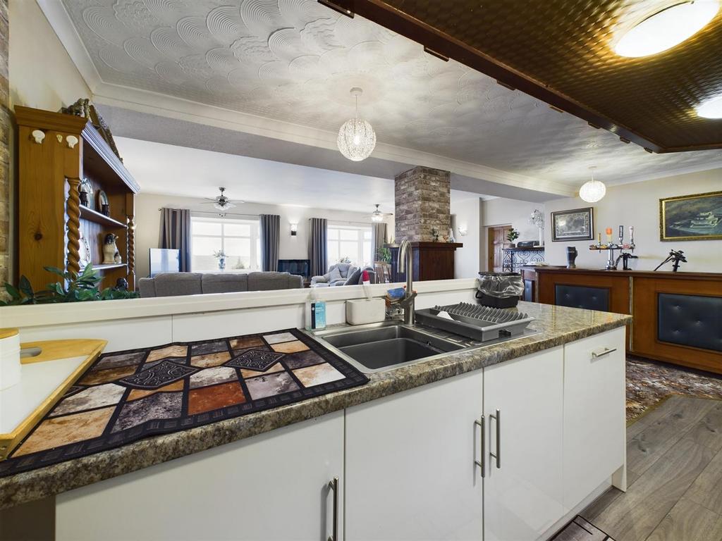 CAM03055 G0-PR0180-STILL017.jpg