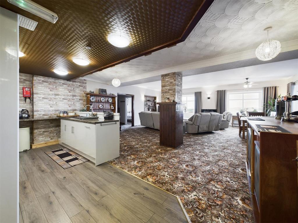 CAM03055 G0-PR0180-STILL020.jpg