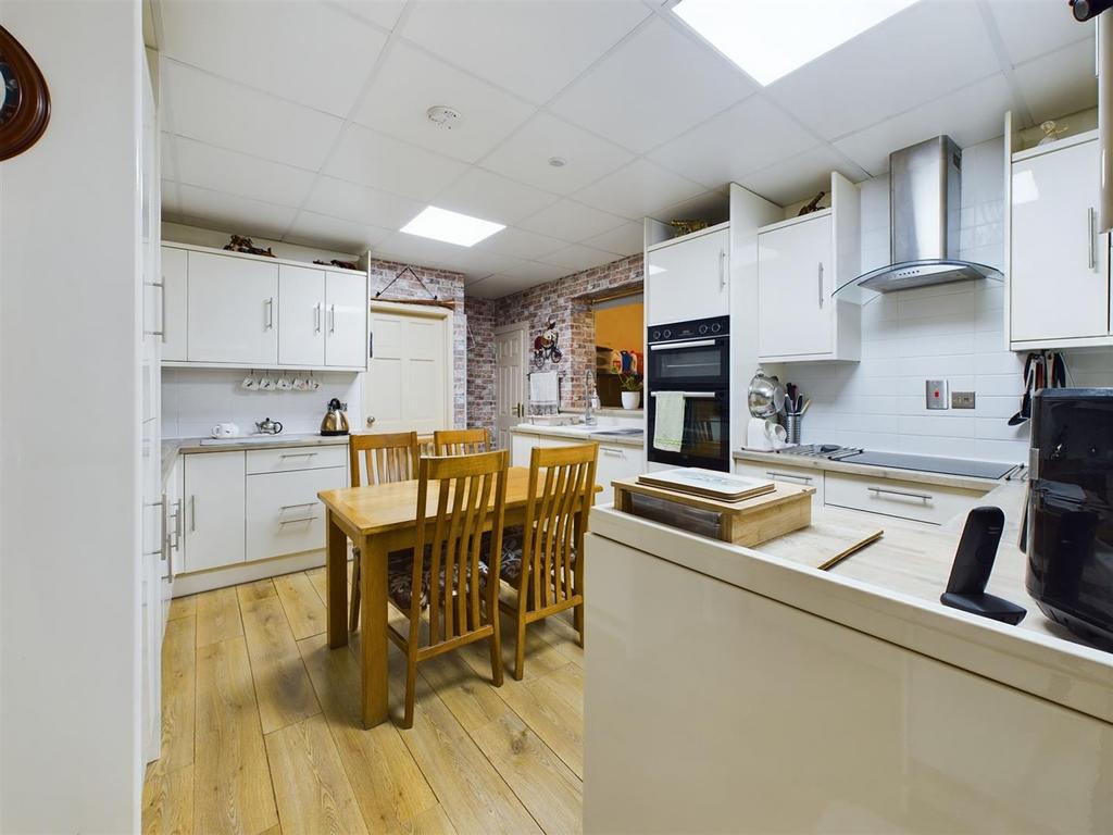 CAM03055 G0-PR0180-STILL043.jpg