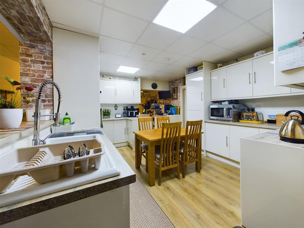 CAM03055 G0-PR0180-STILL045.jpg