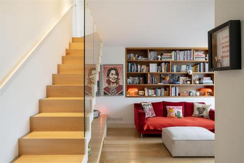 3 bedroom penthouse for sale, Airlie Gardens, Kensington, W8