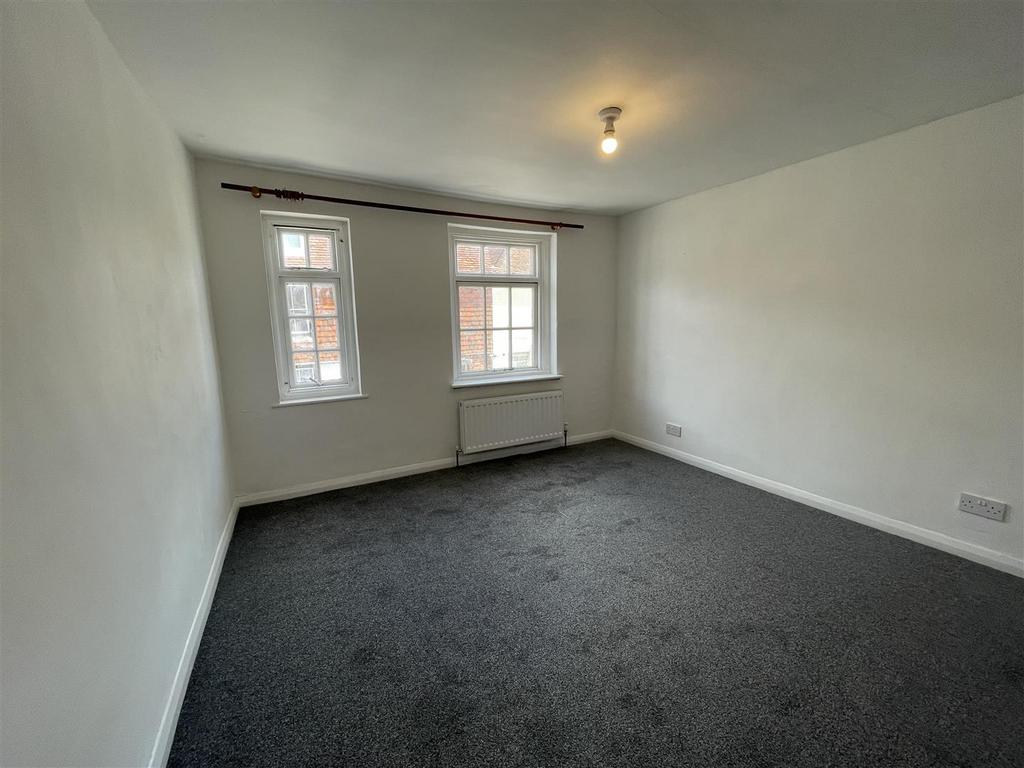 Bed 1.jpg