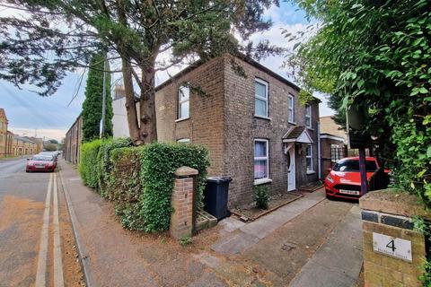 2 bedroom house to rent, Bedford Street, St. Neots PE19