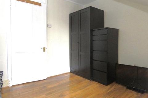 1 bedroom in a house share to rent, Vicars Hill, London, SE13