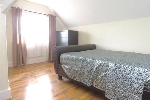 1 bedroom in a house share to rent, Vicars Hill, London, SE13
