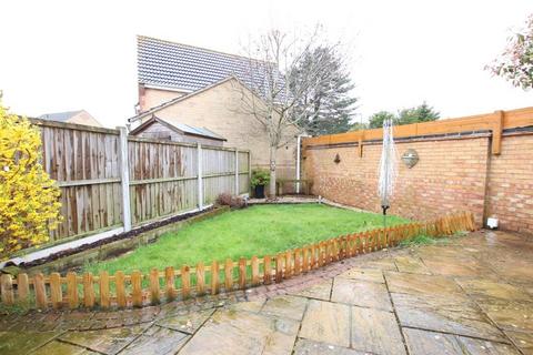 3 bedroom end of terrace house to rent, Saffron Way, Bournemouth