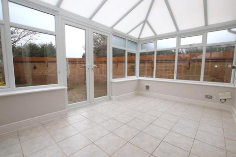 3 bedroom end of terrace house to rent, Saffron Way, Bournemouth